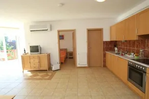 Lelle Park Apartmanhaz - Image 4