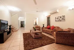 La Marina Waterfront Villa - Image 3