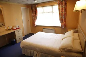 Park Hall Express - Image 5