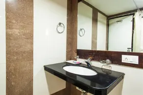 Hotel Vrindavan Regency - Image 4