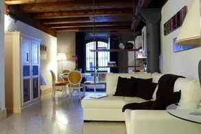 Youatmolino Canal View Apartment - Image 2