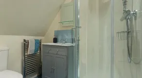 Upper End House - Image 2