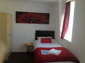 Barton Hotel - Image 2