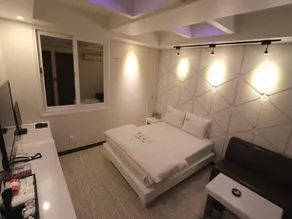 Talk Motel - Image 4