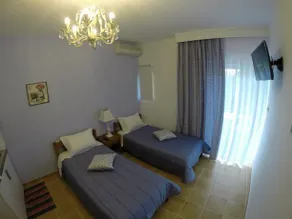 Akrotiri Hotel - Image 4