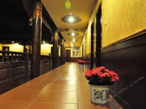 Shangri-La Diqing Fulaideng Hotel - Image 2