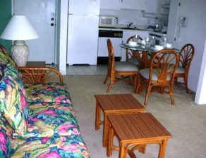 Douglas Waikiki - Image 5