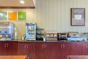 Comfort Inn & Suites - Image 5