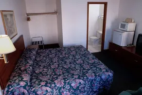 Econo Inn - Image 4