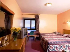 Gold Coast Holiday Homes & Suites - Image 2