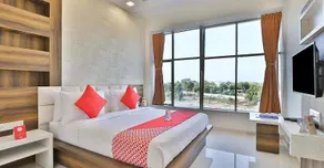 Landmark By Sky Stays Hotel - Image 5