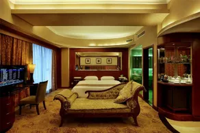 Hong Feng - Image 2