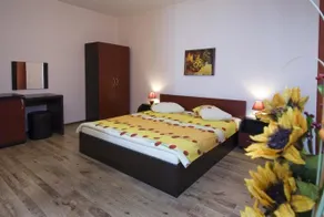 Vromos Guest Rooms - Image 5