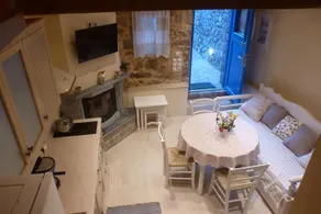 To Petradi - Image 4