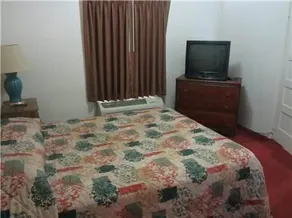 El Rancho Inn & Suites - Image 4