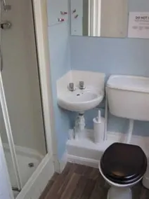 Hostel 7 - Image 2