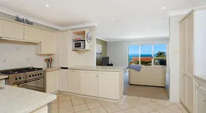Stunning Home in Salamander Bay - Image 2