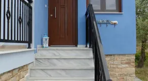 Lonely House - Image 3
