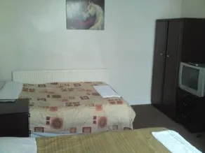 Glendale Guesthouse - Image 5