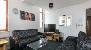 City Centre Apartment With Panoramic View - Image 2