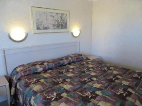 Glo Motel - Image 2