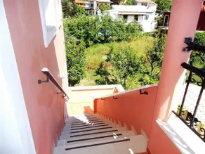 Jenny's Studios & Apartments - Image 3