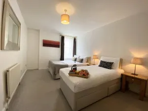 Apartment next to Victoria Station - Image 1