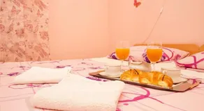 Apartment Romantic Split - Image 4