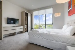 Luxury 3 bedrooms townhouse city fringe - Image 2