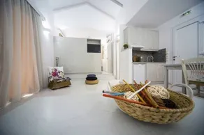 Amoopi Nymfes Royal Apartments - Image 3