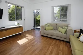 City Life At The Cairns Esplanade MK6 [VR] - Image 1