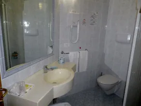 Touring Hotel - Image 3