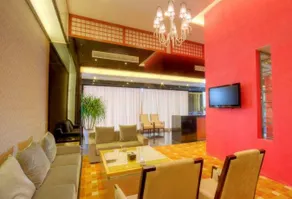 Fontainebleau Hotel - Image 2