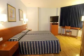 Hostal Eras de Santa Bárbara - Image 3