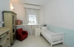 Veeve  Impressive 6 Bed Family Home Holland Park Kensington - Image 5