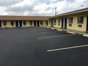 Economy Inn - Image 2