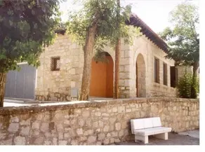 Las Escuelas - Image 2