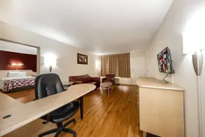 Red Roof Inn & Suites Wyhteville - Image 2