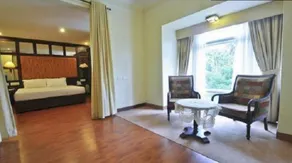 Holiday Hotel - Image 5