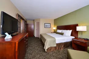 ESTIA Hotel & Suites Glenview - Image 3