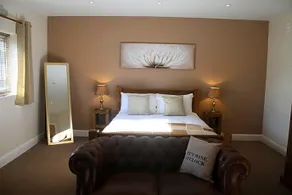 The Woodman Inn - Image 5