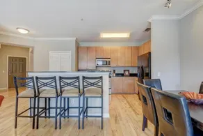 2502 Leon 4BR - Image 2