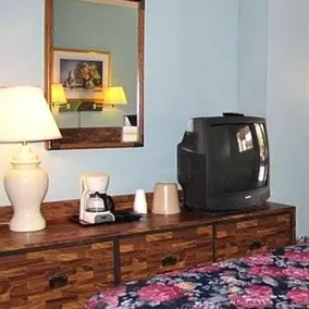 Budget Inn Lake George - Image 4