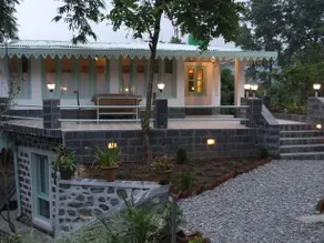 The Bungalows Lake Side - Image 3