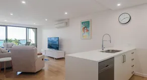 Unit 301 'The Shoal' 6-8 Bullecourt Street - Air con walking to local shops & beach - Image 2