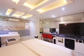 V Motel - Image 3