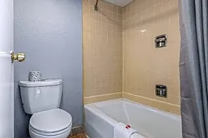 Riverwalk Inn and Suites - Image 3