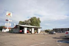 Lazy 8 Motel - Image 2