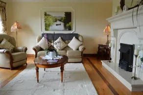Casey’s Homedale Bed and Breakfast - Image 4