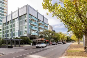 Spacious 1 Br/ 1 Bth & Car Parking - Image 1